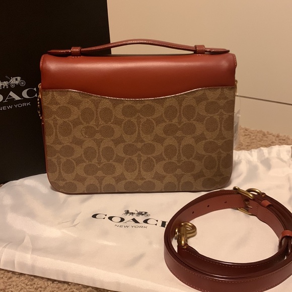 Coach Cassie in Signature Canvas - Picture 5 of 6